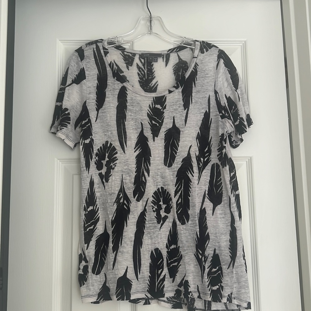 Vince white and black feather T-shirt linen